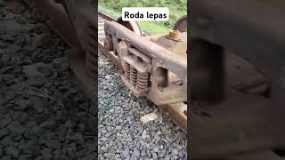 Roda kereta api lepas keretaaprailwayrailfans [upl. by Urbano]