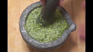 RECETTE DE PESTO ITALIEN AU MORTIER SEULEMENT COMME EN ITALIE [upl. by Nnayllas]