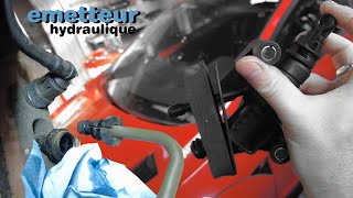 Comment changer lémetteur dembrayage hydraulique Ford Fiesta ST 16L EcoBoost et Purge [upl. by Ativak]