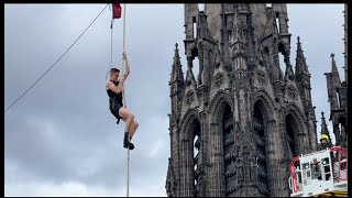 Grimper à la corde  Concours avec les pompiers [upl. by Ailero968]