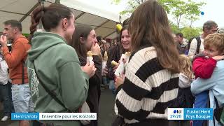 Herri Urrats  des milliers de personnes en soutien aux écoles immersives en langue basque [upl. by Nnaassilem458]