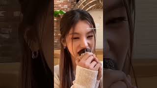 Yeji eating fancam🍩yeji Rsielatteet [upl. by Alcott732]