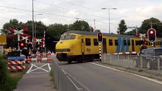 Spoorwegovergang Bilthoven  dutch railroad crossing [upl. by Mohsen]