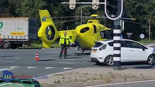 Traumahelikopter landt midden op de kruising N18 bij Lievelde na ongeval met fietser 1 [upl. by Floridia]