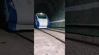 vandebharat train 🚝🚝🚝🚝🚝🚝confusion arijitsingh love song gufa viralvideo [upl. by Vetter]