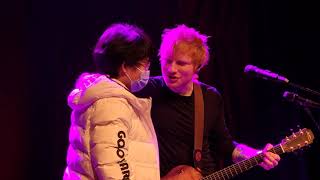 Ed Sheeran invites fan on stage to sing with him LIVE in concert  10122021 [upl. by Dukey]