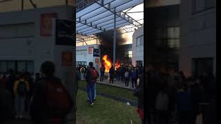 Le lycée SaintExupéry de Blagnac près de Toulouse en partie incendié [upl. by Oneida]