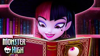 Draculauras Shocking Shape Shifting Spell Fail ✨  Monster High [upl. by Ulyram]