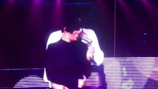 Trey Songz Slow Dances With Fan  Love FacesquotConcert  MSG 21111 [upl. by Fuhrman221]