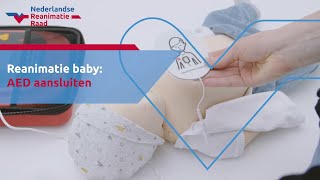 Reanimatie baby AED aansluiten [upl. by Aleedis]