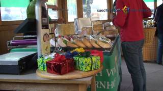 Bauernmarkt in Bruneck  Mercato del contadino a Brunico [upl. by Tillie]