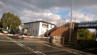 Grove park level crossing Chiswick in grater london  broken alarm [upl. by Yeliw4]