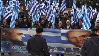 Grèce manifestation dAube dorée pendant laudition de ses députés [upl. by Annahaj]