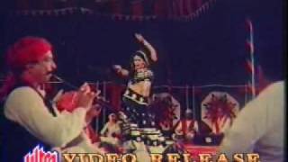 Baari umariya larikaiyaan gawanwa  Bhojpuri Mujra Song by Asha Bhonsle Film Balam Pardesia [upl. by Lune185]