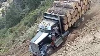 Camión trocero bajando por la sierra de Oaxaca 📷Samuel [upl. by Nosbig538]