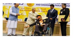 Manoj Kumar Receives Dada Saheb Phalke Award 2016 [upl. by Drewett]