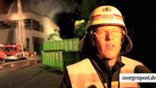 Feuerwehr bekämpft Großbrand in HolzrecyclingAnlage [upl. by Dougy654]