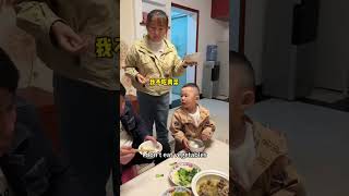 Mom Hits Dad Cute Baby Eats Greens Right Away funny cute baby comedy cutebaby fun babyfunny [upl. by Yerkovich]