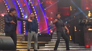 SRK asks AR Rahman to dance on Chaiyya Chaiyya [upl. by Laira]