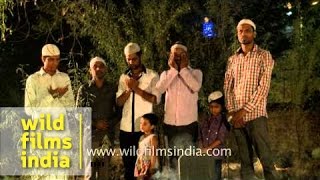 Men offer prayer at the Nizamuddin graveyard  Shabebarat [upl. by Nosidda338]