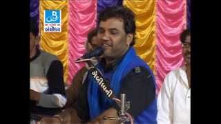 kirtidan gadhvi in gujarati bhajan  arji suni ni aavti ti  kirtidan gadhvi 2015 [upl. by Somerville5]