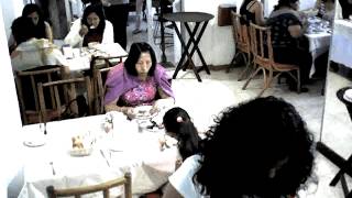 ASI SE ROBAN LAS BOLSAS EN LOS RESTAURANTS [upl. by Elttil]