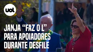 7 de setembro Janja veste vermelho e faz o L para apoiadores em desfile em Brasília veja vídeo [upl. by Anaerda50]