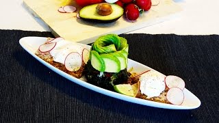 Pochierte Eier mit Spinat und Avocado  Laz uns kochen [upl. by Arikehs]