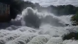 Açude em Canudos está com uma vazão impressionante [upl. by Baudin364]