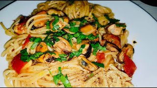 Makarona me midhje dhe domate  Spaghetti with mussels 🍝 [upl. by Borszcz]