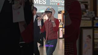 20241104 GDragon 지드래곤 지디 walking to boarding gate when depart ICN to HK for Chanel Cruise 2025 Show [upl. by Kram314]