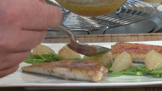 Filets de rouget aux pois gourmands pamplemousse et wasabi par Antony Cointre [upl. by Narrad]