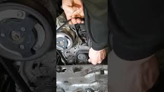 Expert machanic engine belt change easy technican skills shorts truck engine trending ytshorts [upl. by Ariday]