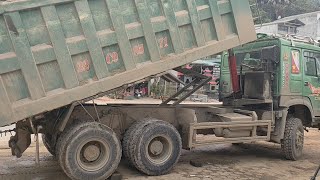 Replace axle gaskets brake pads and planetary gears on Howo sinotruk 15 ton trucks [upl. by Karoly591]