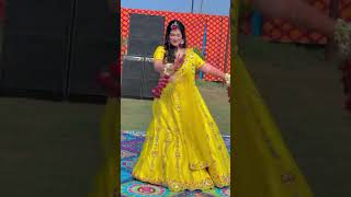 Yellow lehenga ke sath haldi bride ka beautiful dance  Haldi bride dance haldi viral shorts [upl. by Edgard]