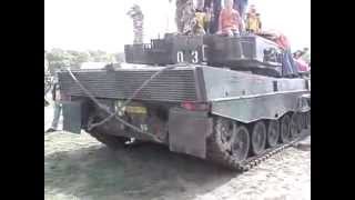 Leopard 2A6 motor sound 2 Leopard 2 tank Kampf Panzer dieselmotor Motorgeluid [upl. by Grannia]