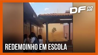 Redemoinho assusta alunos e destrói telhado de sala de aula em Luziânia Entorno do DF  DF no Ar [upl. by Rianon244]