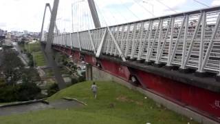 Niño de 8 años salta del viaducto de pereira [upl. by Eniamert]