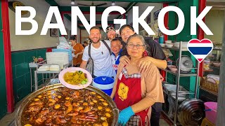 SHOWING A FOREIGN CHEF ABOUT THAI STREET FOOD 🇹🇭 Next Level Thai Food in Bangkok [upl. by Sola]