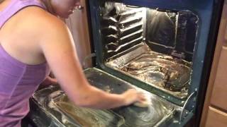 HOW TO CLEAN YOUR OVEN NATURALLY  ONLY 3 INGREDIENTS [upl. by Aikrehs]