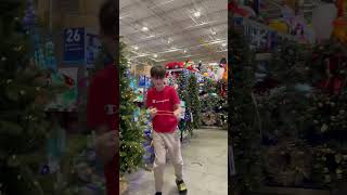 Cool yoyo tricks while looking at cool Christmas decorations [upl. by Anirroc]