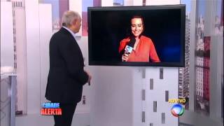 Repórter se assusta com mariposa quotgigantequot ao vivo [upl. by Radloff]