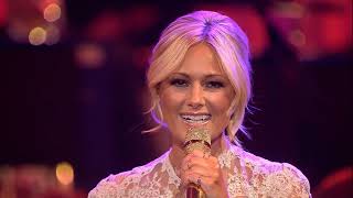 Helene Fischer  Weihnachten  Live aus der Hofburg Wien mit dem Royal Philharmonic Orchestra [upl. by Solim]