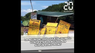 Des «gilets jaunes» réunionnais sapprêtent à fêter le Nouvel An sur un rondpoint [upl. by Nodgnal]