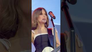 CAN’T GET CLOSER Maren Morris live in concert Awesome fyp shorts trending [upl. by Idnic]