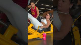 Viviane Araujo Leg Press 45 Team Carol Vaz shorts [upl. by Kokaras598]