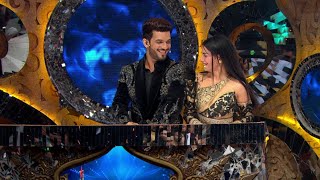 Star Parivaar Awards  Parivaar Ki Bahuon Ko Mila Hai Ek Charming Cohost [upl. by Georgette]