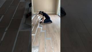 Install Vinyl Flooring  Piso Vinil vinylplankflooring homedecor satisfying satisfyingvideos [upl. by Atiekram]