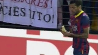 Dani Alves Rido di chi mi tira le banane [upl. by Landis89]