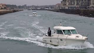 AFFLUENCE DE BATEAUX CE MATIN DANS LA PASSE DE CAPBRETON [upl. by Damarra]